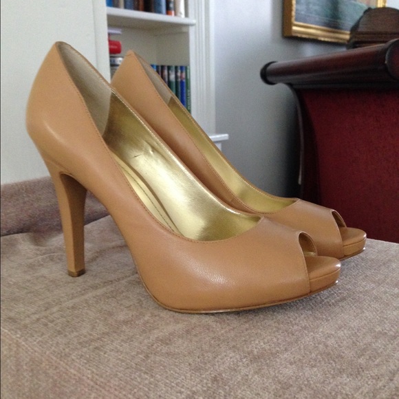 Nine West Nude Leather Peep Toe Pump