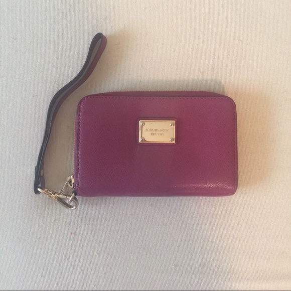 Michael Kors Clutches & Wallets - Michael Kors Wristlet