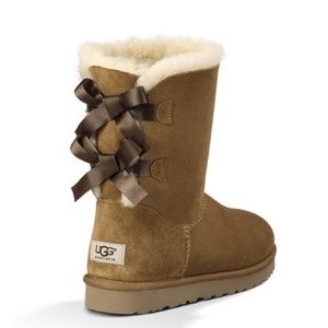 Chestnut Bailey Bow Uggs 💕