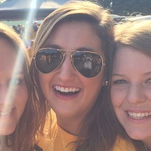 Meet your Posher, Courtney