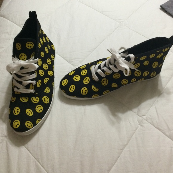 Charlotte Russe Shoes - 💥New Charlotte Russe smiling face tennis shoes