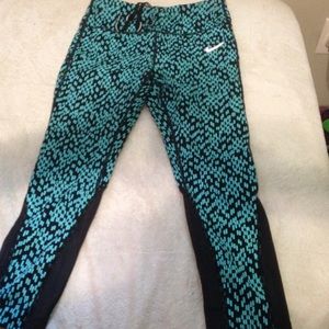 Nike crop compression leggings
