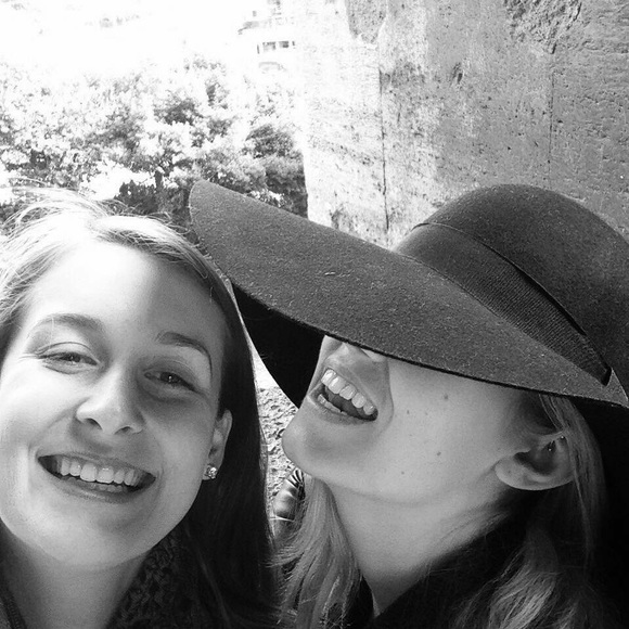 Meet your Posher, Jess - Picture 2 of 4