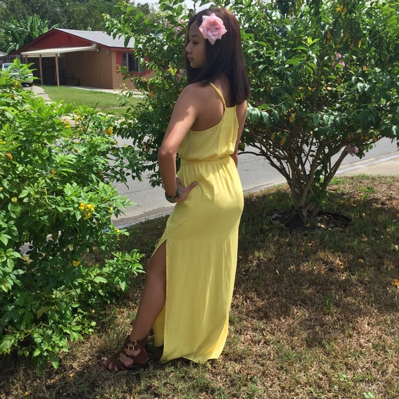🚫SOLD🚫 Beautiful Yellow Maxi Dress - Picture 3 of 4