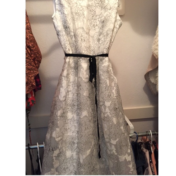 Eye catching evening gown - Picture 2 of 3