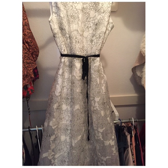 Eye catching evening gown - Picture 3 of 3