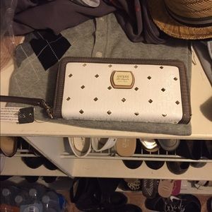 Guess wristlets wallet new