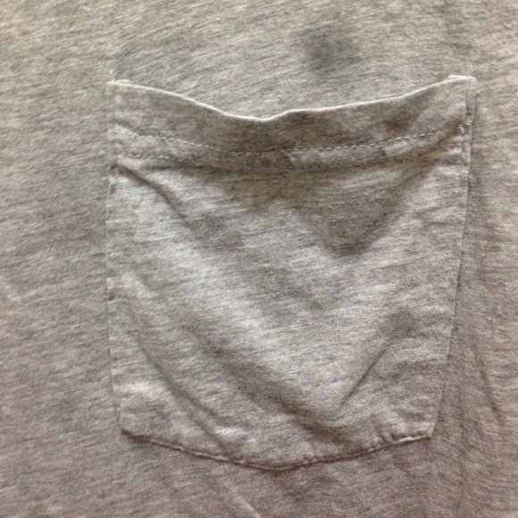 Comfy grey pocket shirt 🐨 - Picture 2 of 3