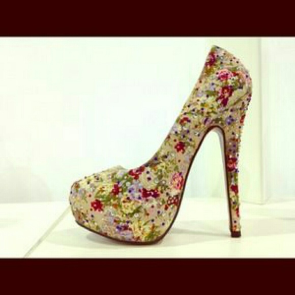 Heels - Picture 3 of 4