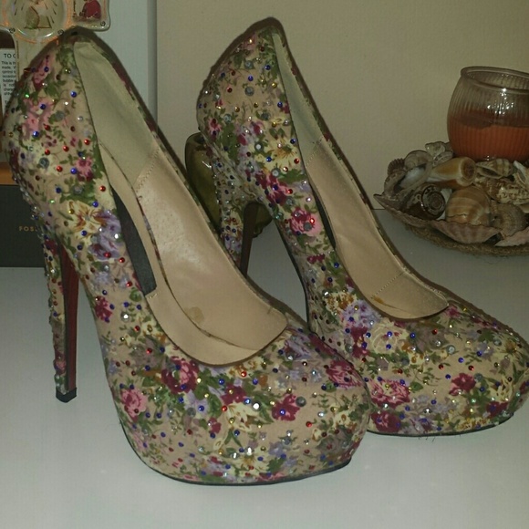 Heels - Picture 4 of 4