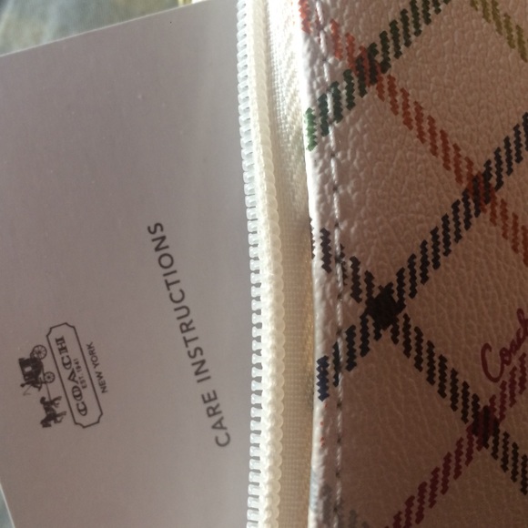 Coach wristlet - Picture 4 of 4