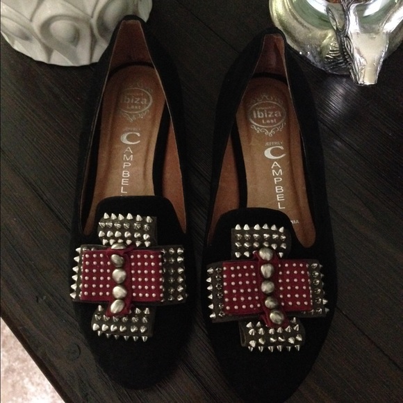 Jeffrey Campbell Shoes - FIRM🌸Jeffrey Campbell velvet cross loafers.