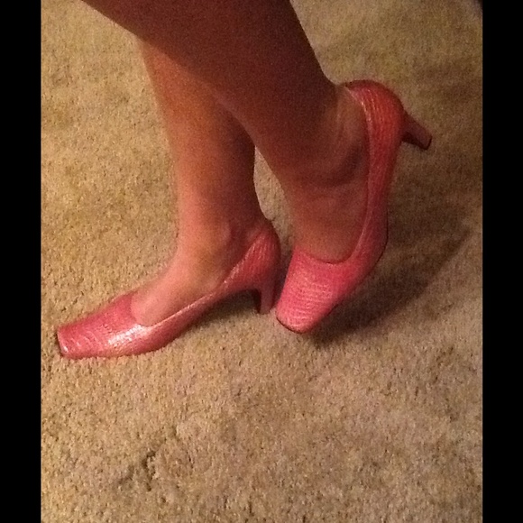 Bellini pink snake skin look w/shimmer 7 leather - Picture 2 of 4