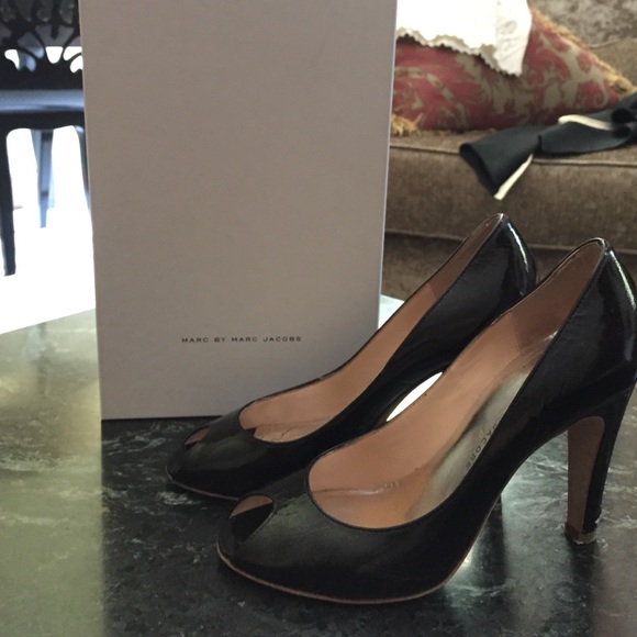 Authentic Marc by Marc Jacobs black patent heal