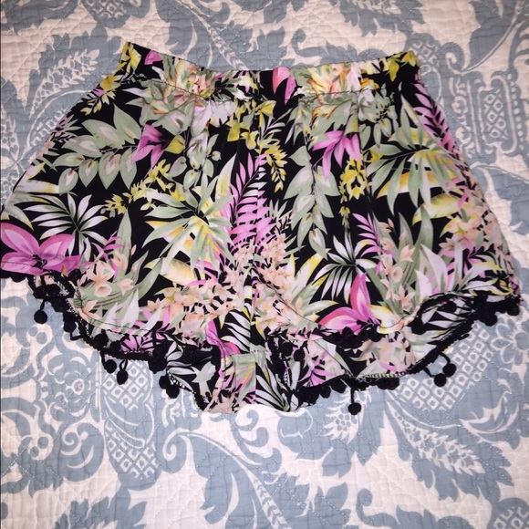 Pom pom shorts