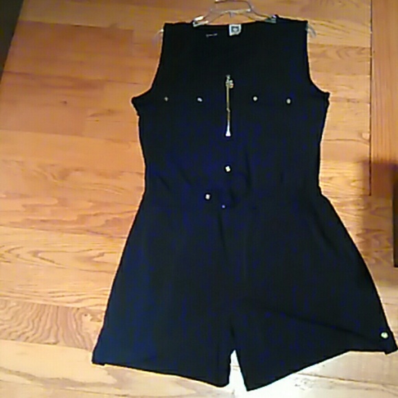 New!!!!!! Anne Klein Very cute short jumper.....