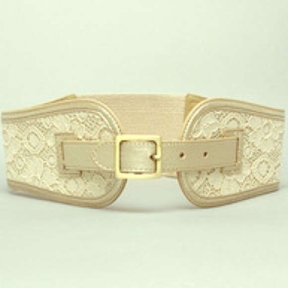 Cream/lace Betsey Johnson Belt