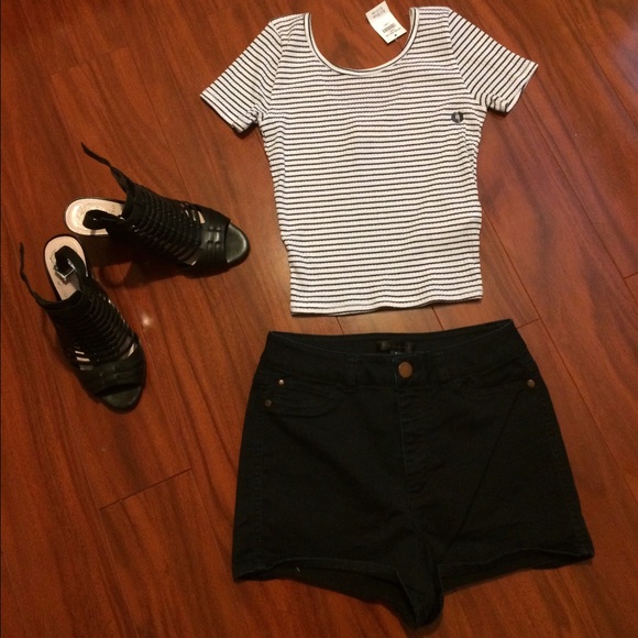 BUNDLE CROP TOP & HIGH RISE SHORTS - Picture 1 of 4