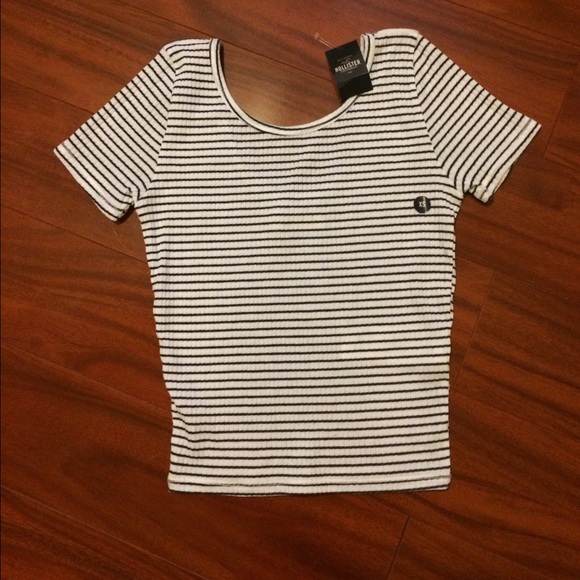 BUNDLE CROP TOP & HIGH RISE SHORTS - Picture 2 of 4