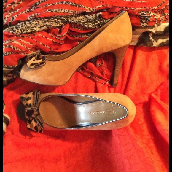 b. makowsky Shoes - B Makowsky suede & calf-hair heels