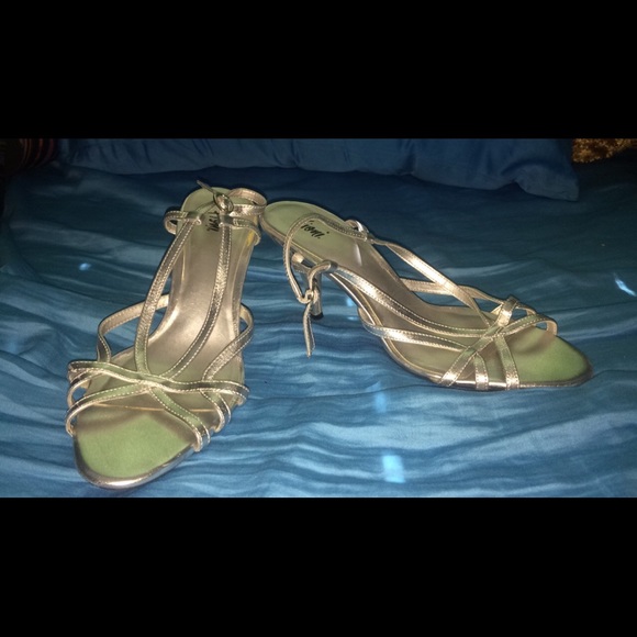 low heels - Picture 2 of 4