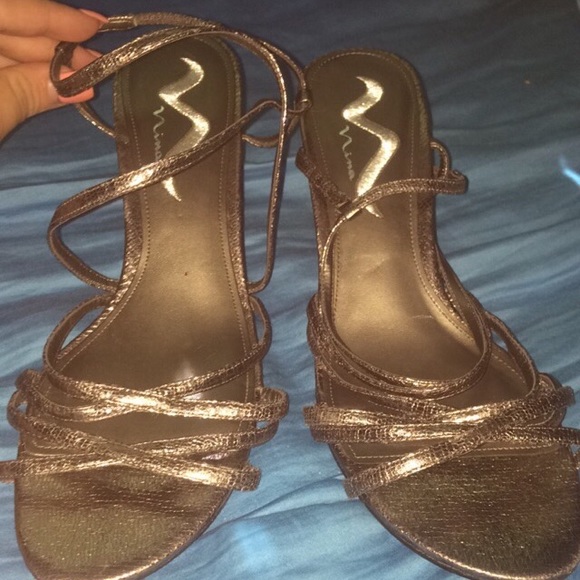 low heels - Picture 3 of 4