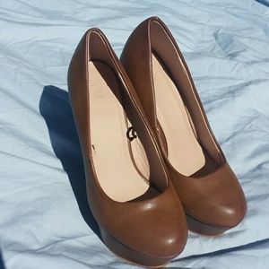 F21 brown wedge