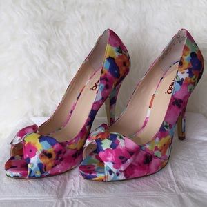 Bongo Brand Satin Floral Peep-Toe Pumps-size 8.5