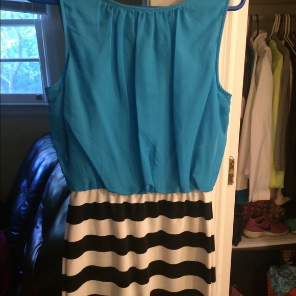 Pencil dress . Size medium will fit a large