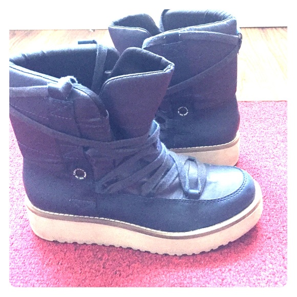 Calvin Klein navy blue foam bottom flavor boots!!!