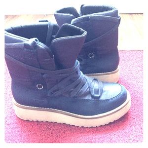 Calvin Klein navy blue foam bottom flavor boots!!!
