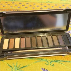 Urban Decay Makeup - Naked 2 eyeshadow palette new Urban Decay Makeup - Naked 2 eyeshadow palette new
