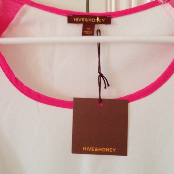 Hive & Honey XS white and bubble gum pink tee - Picture 2 of 2