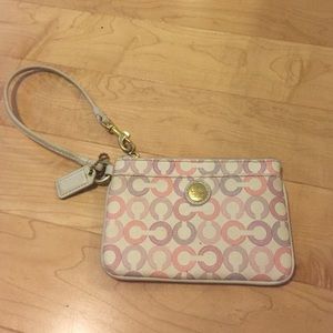 coach wristlets 33