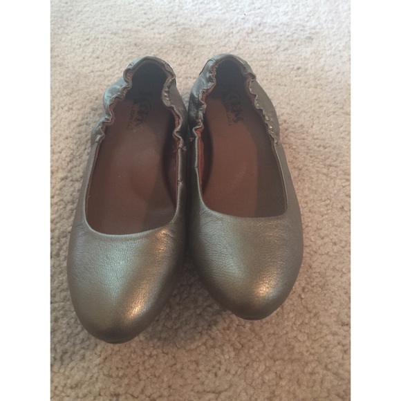 Corks size 7 pewter flats, never worn