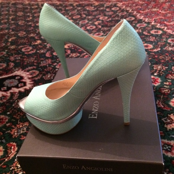 ENZO ANGIOLINI TURQUOISE PEEP TOE PLATFORM HEELS