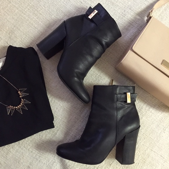 Express Shoes - Sale! ✨ HP ✨ Express Black Leather Booties