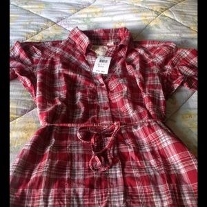 🍂Adorable red plaid short sleeved button up top🍂