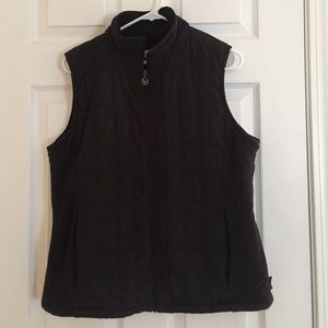 Women's black Columbia vest