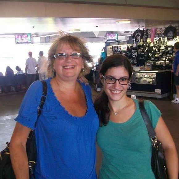 Meet your Posher, Lauren - Picture 2 of 2