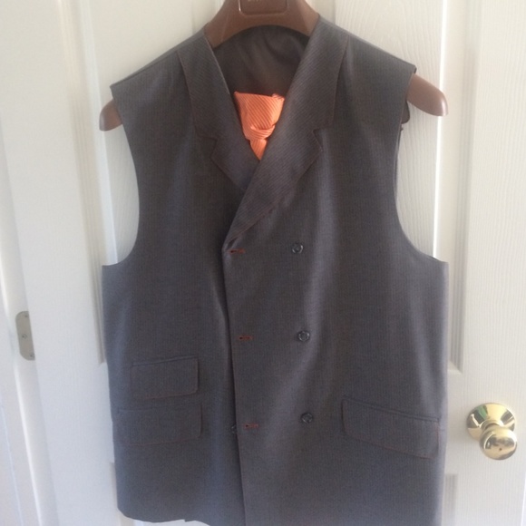 Men's Suit! - Picture 3 of 3