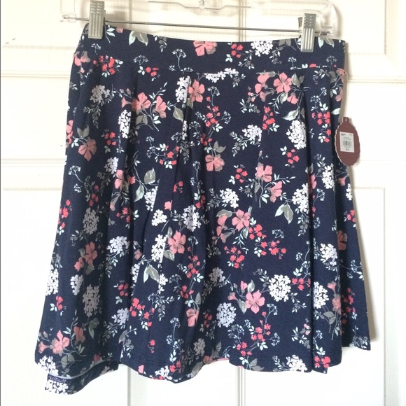 Crop top & floral skirt