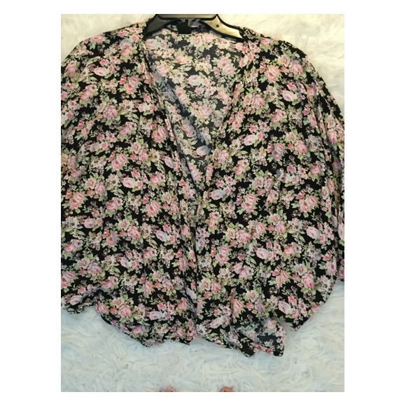 Floral kimono💖 - Picture 2 of 3