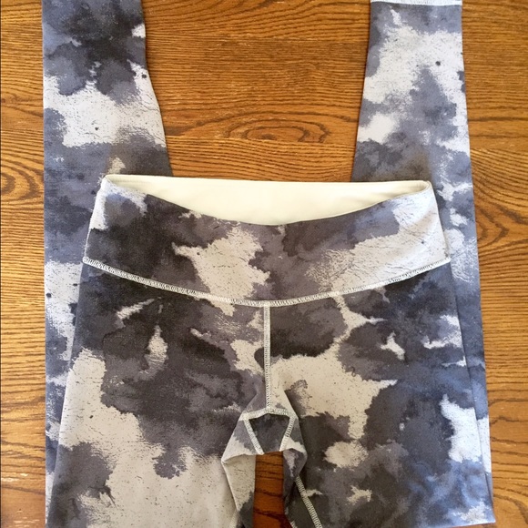 Lululemon Wunder Under pants sz 8 silverspoon  GUC