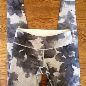 Lululemon Wunder Under pants sz 8 silverspoon  GUC