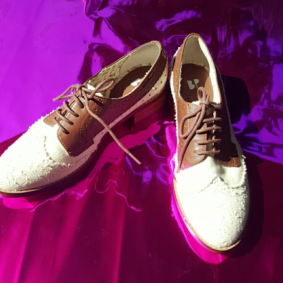 Adorable Lacy Canvas and Pleather Oxfords