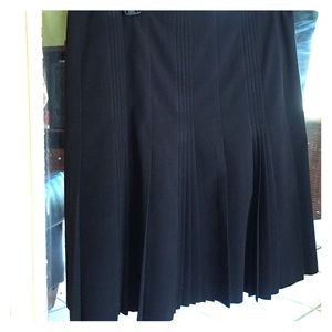 Ann Taylor black knee length skirt size 6