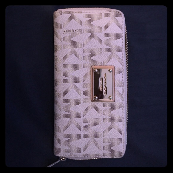 Michael Kors Handbags - Michael Kors wallet