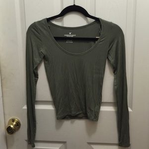 Olive green long sleeve top 🌿