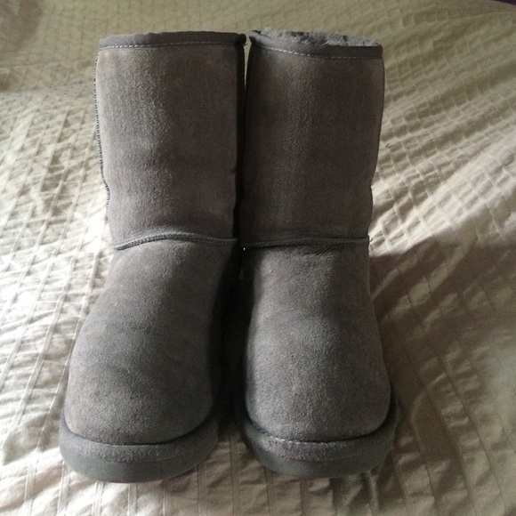 Ugg Classic Short- Grey